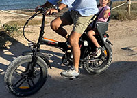Bicicleta eléctrica con sillin para niños