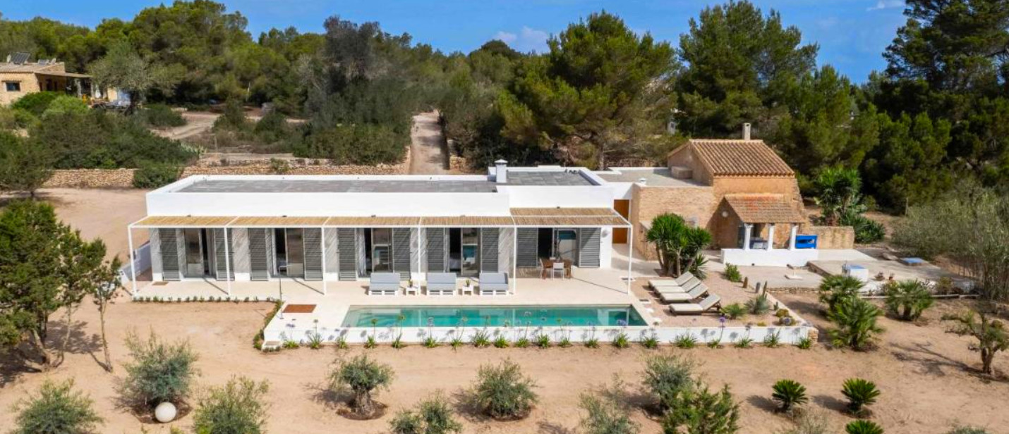 Affitta una villa in stile rurale a Formentera con piscina